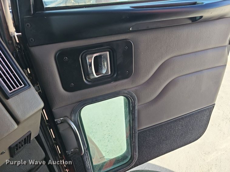 image for item EJ6025 2009 Peterbuilt  PB335 box truck