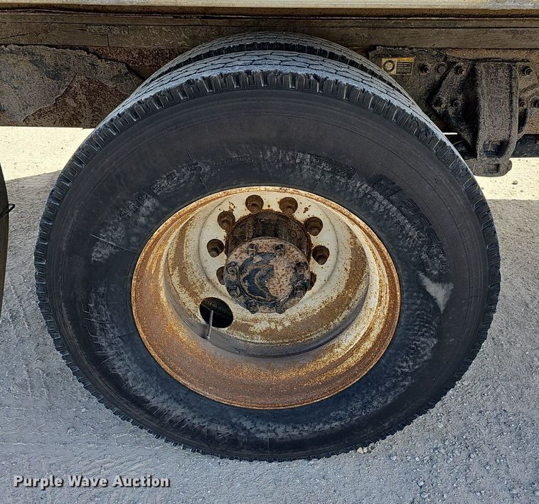 image for item EJ6025 2009 Peterbuilt  PB335 box truck