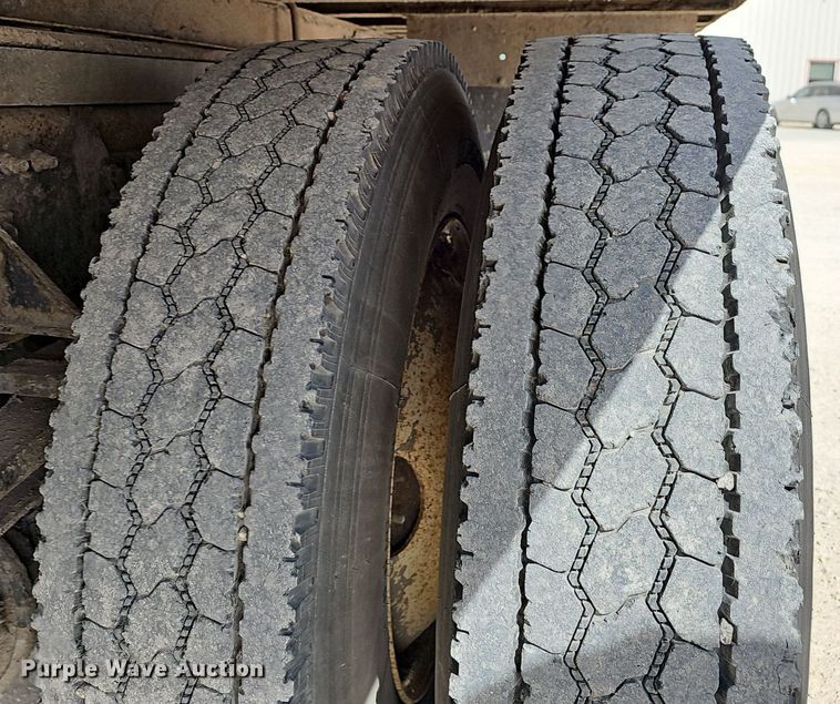 image for item EJ6025 2009 Peterbuilt  PB335 box truck