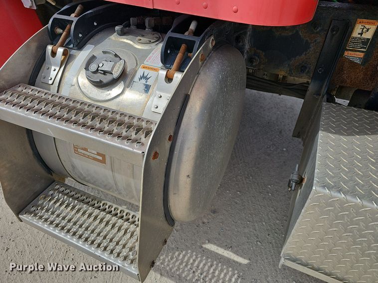 image for item EJ6026 2009 Peterbilt  PB335 box truck