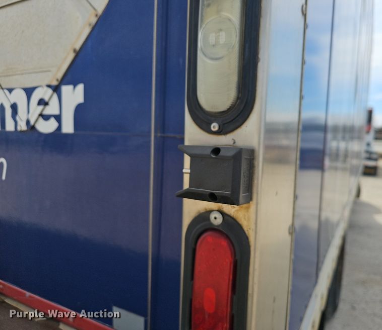 image for item EJ6026 2009 Peterbilt  PB335 box truck