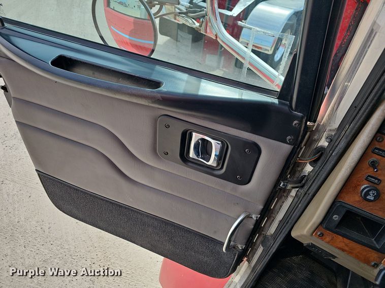 image for item EJ6026 2009 Peterbilt  PB335 box truck