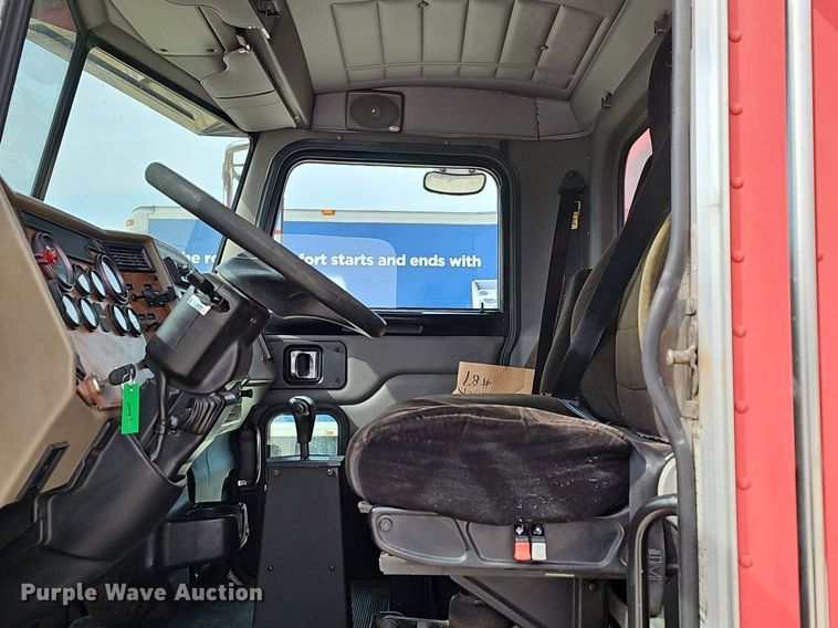 image for item EJ6026 2009 Peterbilt  PB335 box truck