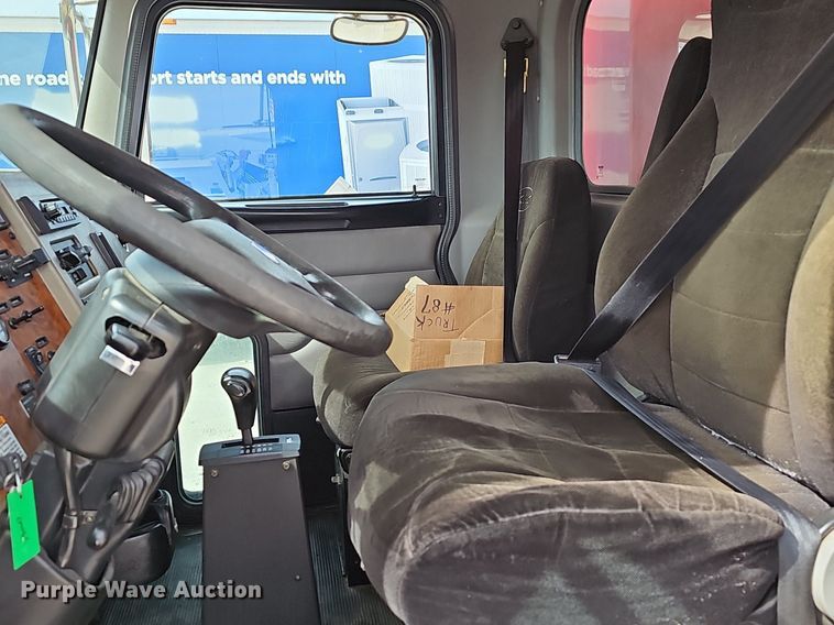 image for item EJ6026 2009 Peterbilt  PB335 box truck