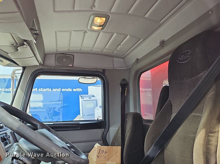 image for item EJ6026 2009 Peterbilt  PB335 box truck