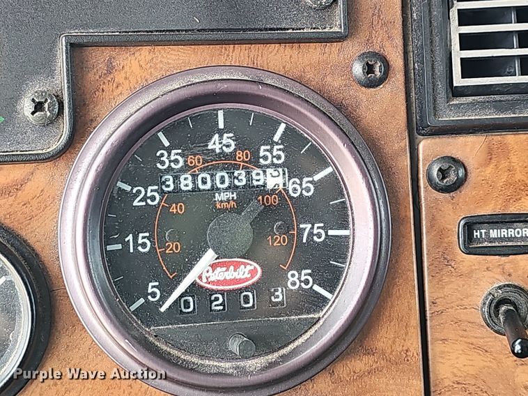 image for item EJ6026 2009 Peterbilt  PB335 box truck