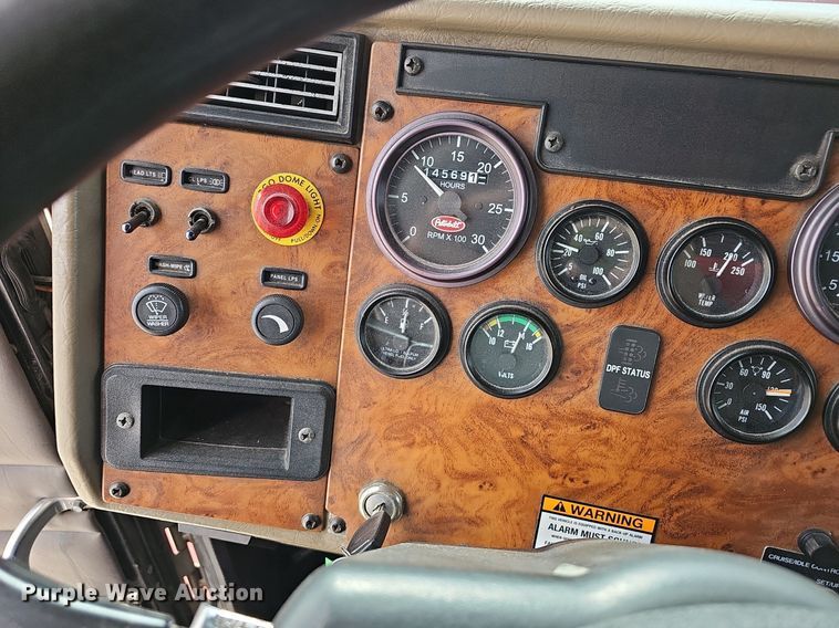 image for item EJ6026 2009 Peterbilt  PB335 box truck