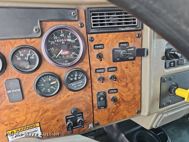 image for item EJ6026 2009 Peterbilt  PB335 box truck