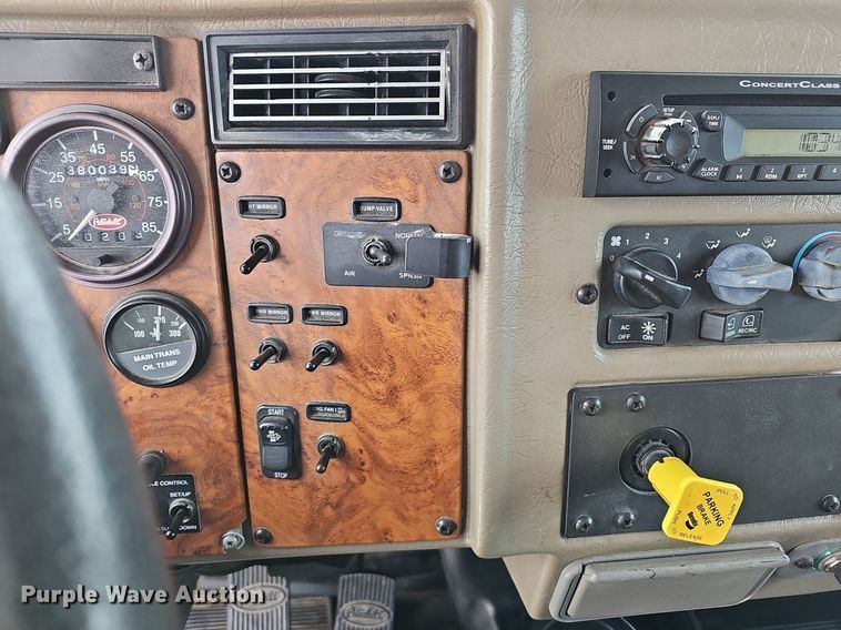 image for item EJ6026 2009 Peterbilt  PB335 box truck