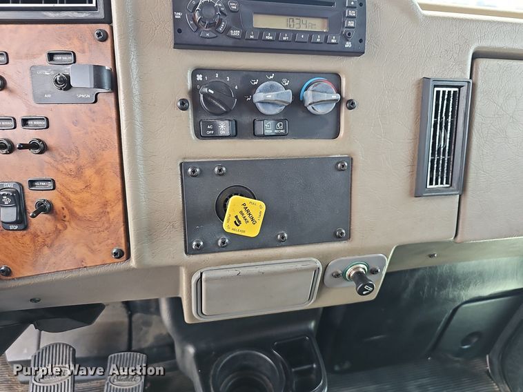 image for item EJ6026 2009 Peterbilt  PB335 box truck