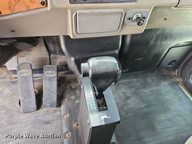 image for item EJ6026 2009 Peterbilt  PB335 box truck