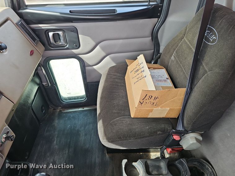 image for item EJ6026 2009 Peterbilt  PB335 box truck