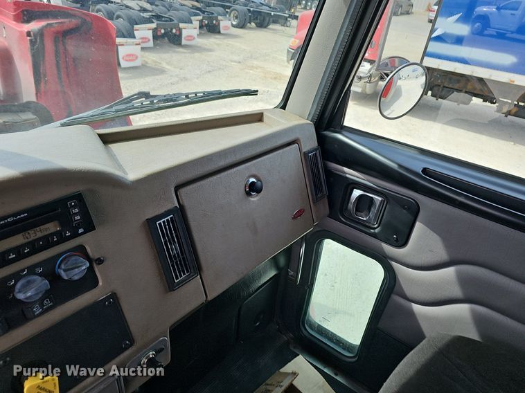 image for item EJ6026 2009 Peterbilt  PB335 box truck