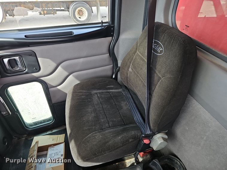 image for item EJ6026 2009 Peterbilt  PB335 box truck