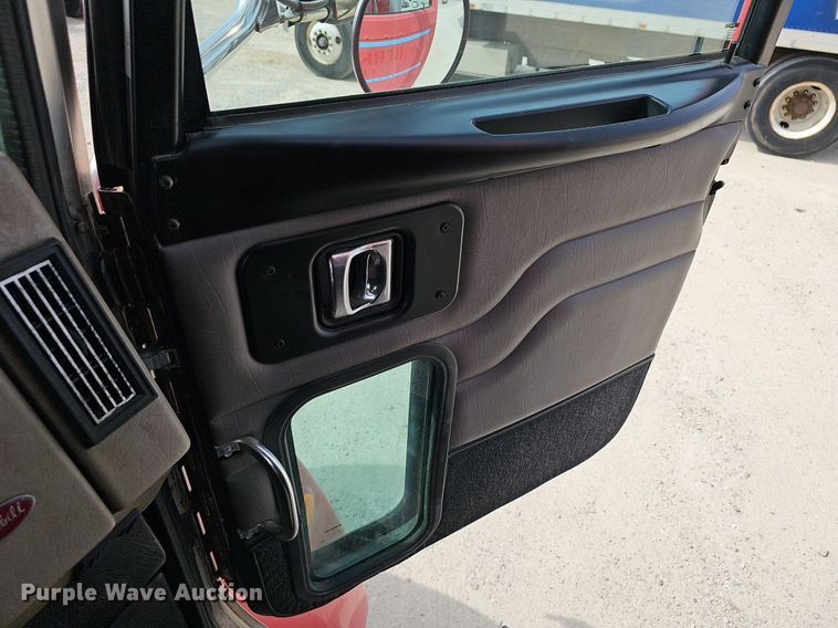 image for item EJ6026 2009 Peterbilt  PB335 box truck