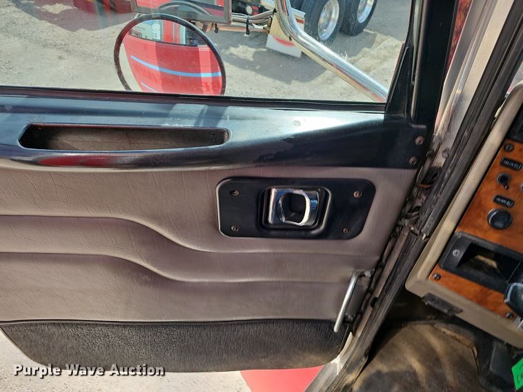 image for item EJ6027 2009 Peterbilt  PB335 box truck