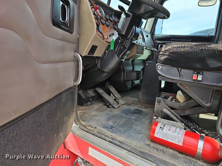 image for item EJ6027 2009 Peterbilt  PB335 box truck