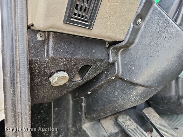 image for item EJ6027 2009 Peterbilt  PB335 box truck