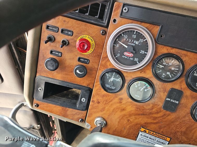 image for item EJ6027 2009 Peterbilt  PB335 box truck