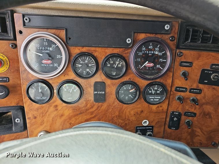 image for item EJ6027 2009 Peterbilt  PB335 box truck