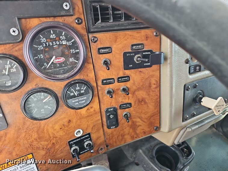 image for item EJ6027 2009 Peterbilt  PB335 box truck