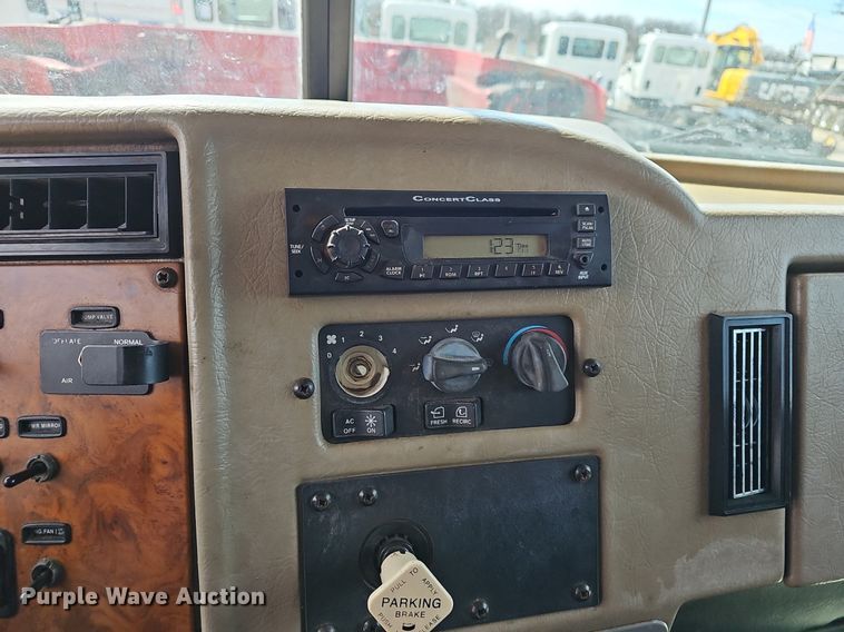 image for item EJ6027 2009 Peterbilt  PB335 box truck