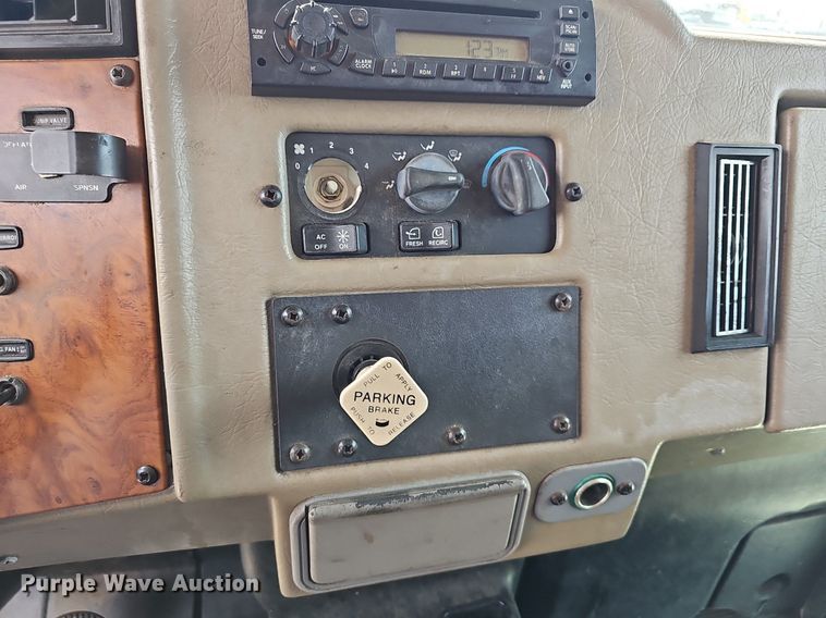 image for item EJ6027 2009 Peterbilt  PB335 box truck