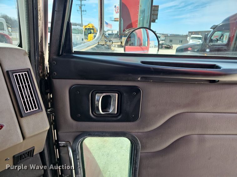 image for item EJ6027 2009 Peterbilt  PB335 box truck