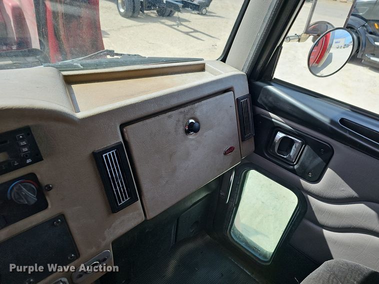 image for item EJ6027 2009 Peterbilt  PB335 box truck