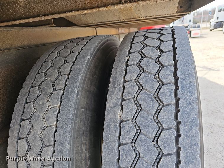 image for item EJ6027 2009 Peterbilt  PB335 box truck