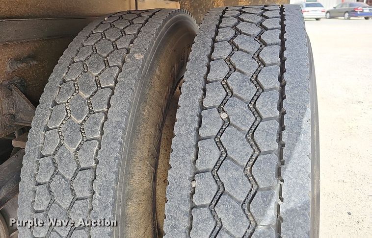 image for item EJ6027 2009 Peterbilt  PB335 box truck