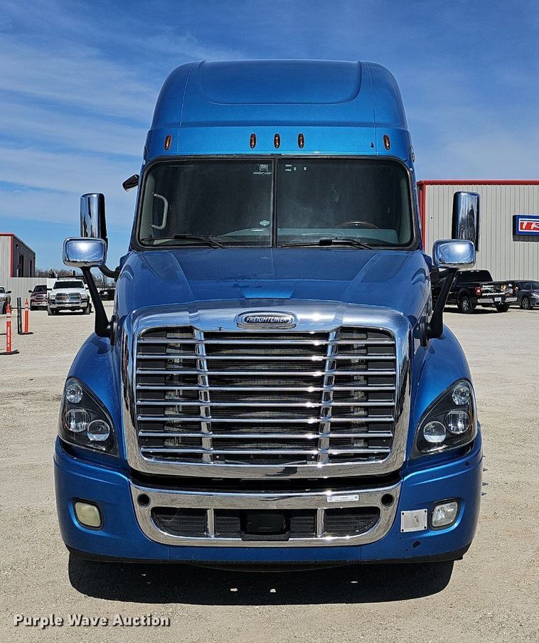 image for item EJ6029 2017 Freightliner Cascadia Evolution semi truck