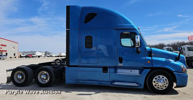 image for item EJ6029 2017 Freightliner Cascadia Evolution semi truck