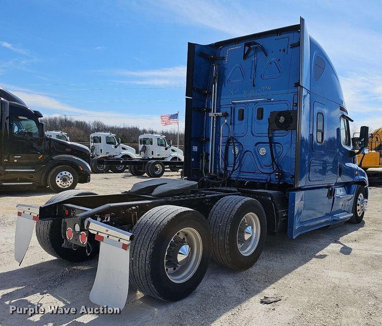 image for item EJ6029 2017 Freightliner Cascadia Evolution semi truck