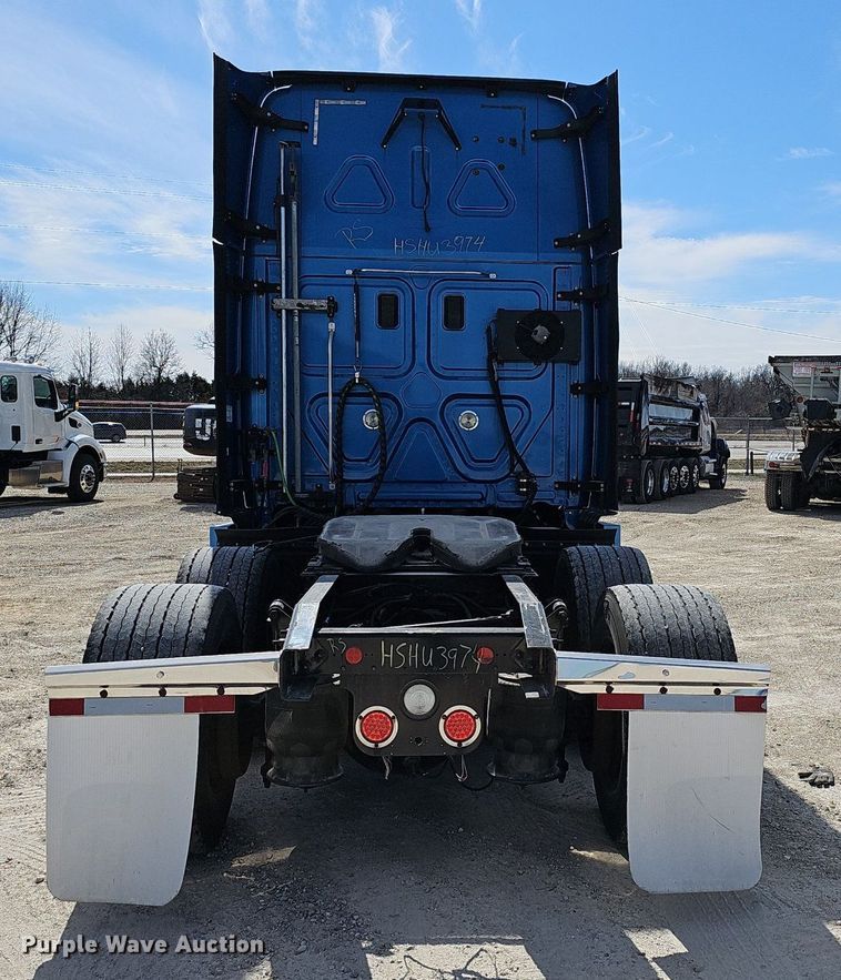 image for item EJ6029 2017 Freightliner Cascadia Evolution semi truck