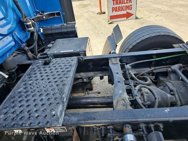 image for item EJ6029 2017 Freightliner Cascadia Evolution semi truck