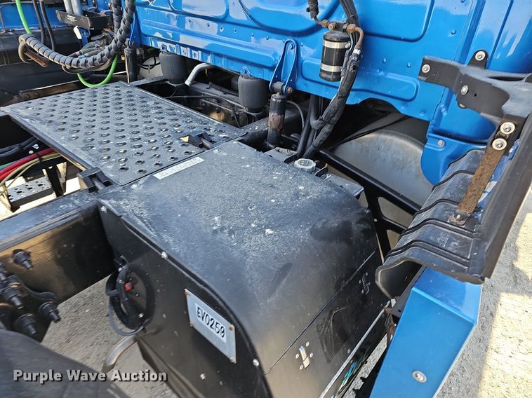 image for item EJ6029 2017 Freightliner Cascadia Evolution semi truck