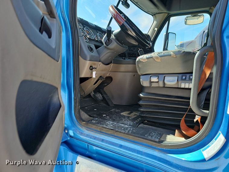 image for item EJ6029 2017 Freightliner Cascadia Evolution semi truck