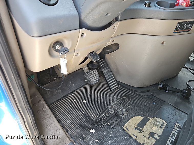 image for item EJ6029 2017 Freightliner Cascadia Evolution semi truck