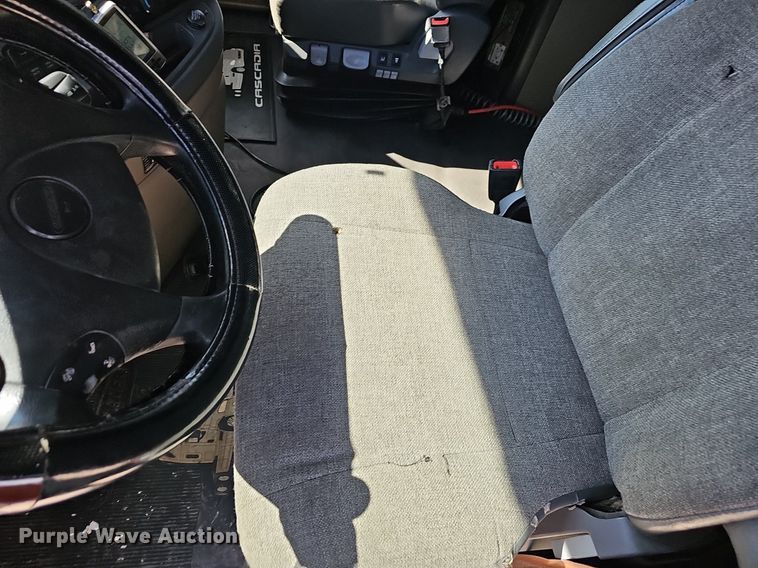 image for item EJ6029 2017 Freightliner Cascadia Evolution semi truck