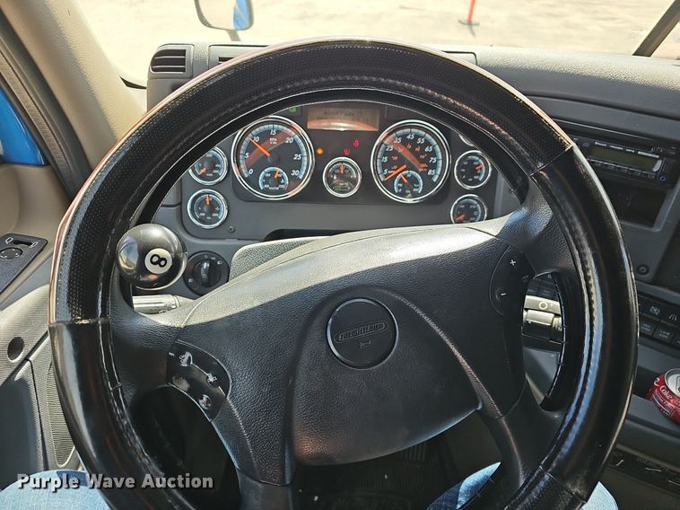 image for item EJ6029 2017 Freightliner Cascadia Evolution semi truck