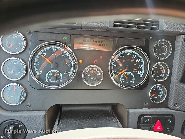 image for item EJ6029 2017 Freightliner Cascadia Evolution semi truck