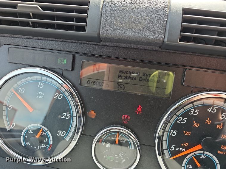 image for item EJ6029 2017 Freightliner Cascadia Evolution semi truck