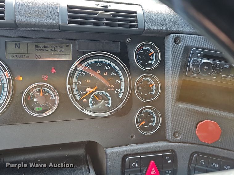 image for item EJ6029 2017 Freightliner Cascadia Evolution semi truck