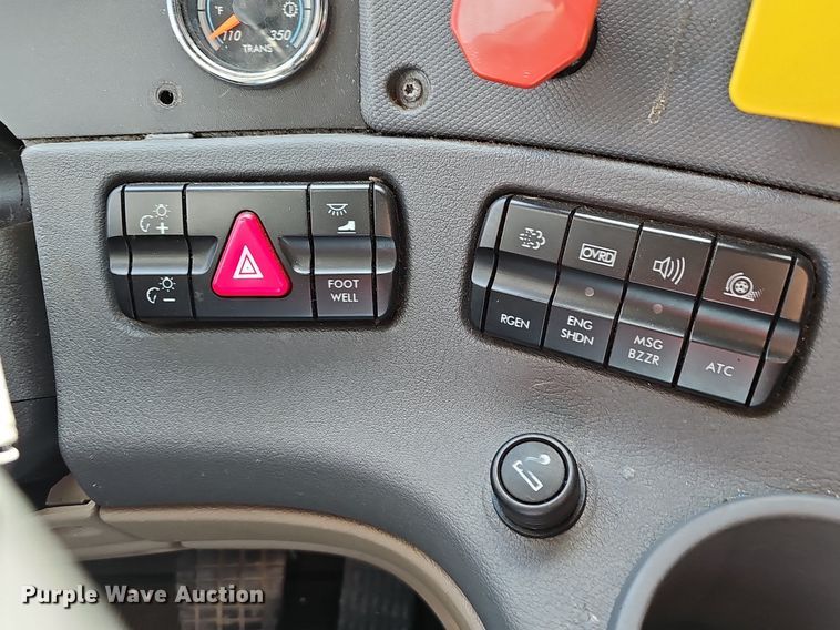 image for item EJ6029 2017 Freightliner Cascadia Evolution semi truck