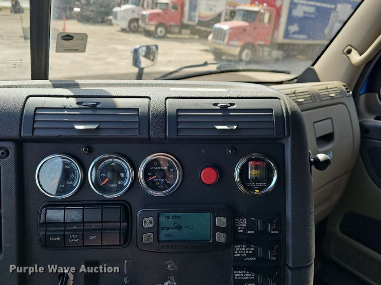 image for item EJ6029 2017 Freightliner Cascadia Evolution semi truck