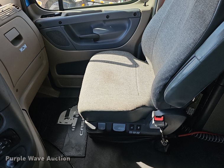 image for item EJ6029 2017 Freightliner Cascadia Evolution semi truck