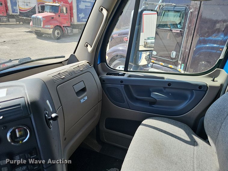 image for item EJ6029 2017 Freightliner Cascadia Evolution semi truck