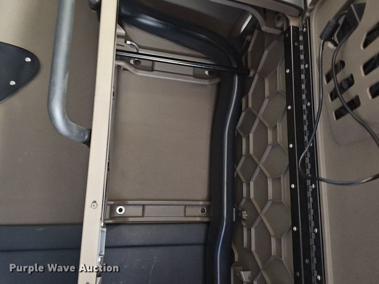 image for item EJ6029 2017 Freightliner Cascadia Evolution semi truck