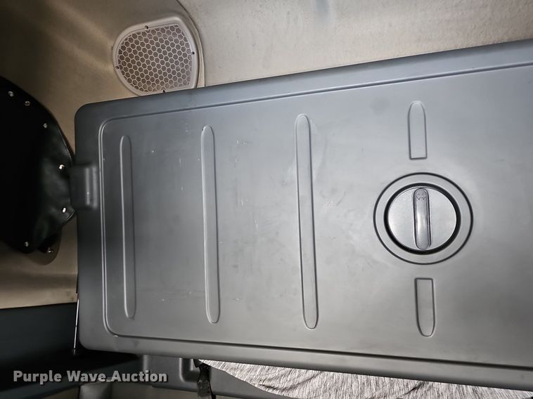 image for item EJ6029 2017 Freightliner Cascadia Evolution semi truck